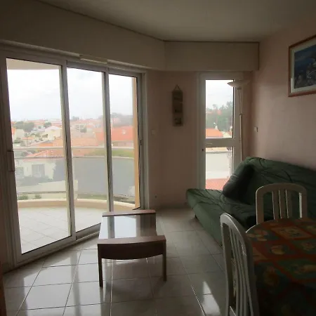Avec Piscine, Parking Et Balcon Aux Sables-d'olonne - Fr-1-197-380 Apartment