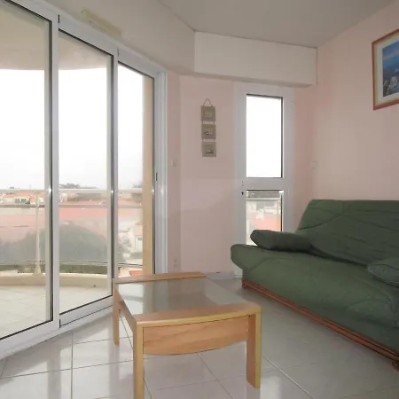 Avec Piscine, Parking Et Balcon Aux Sables-d'olonne - Fr-1-197-380 *