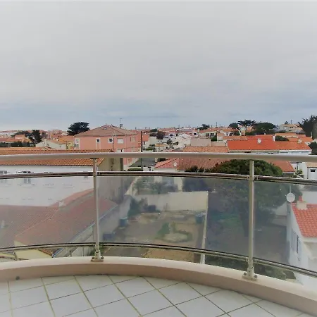 Avec Piscine, Parking Et Balcon Aux Sables-d'olonne - Fr-1-197-380 Apartment *