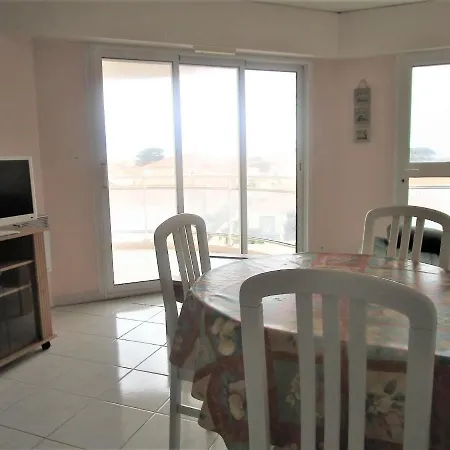 Apartment Avec Piscine, Parking Et Balcon Aux Sables-d'olonne - Fr-1-197-380 Les Sables-d'Olonne