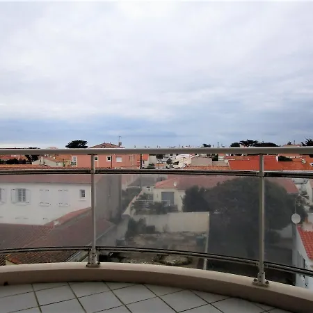 Apartment Avec Piscine, Parking Et Balcon Aux Sables-d'olonne - Fr-1-197-380 Les Sables-d'Olonne