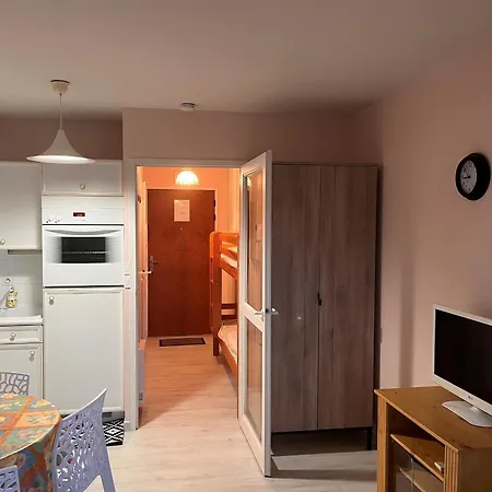 Apartment Avec Piscine, Parking Et Balcon Aux Sables-d'olonne - Fr-1-197-380